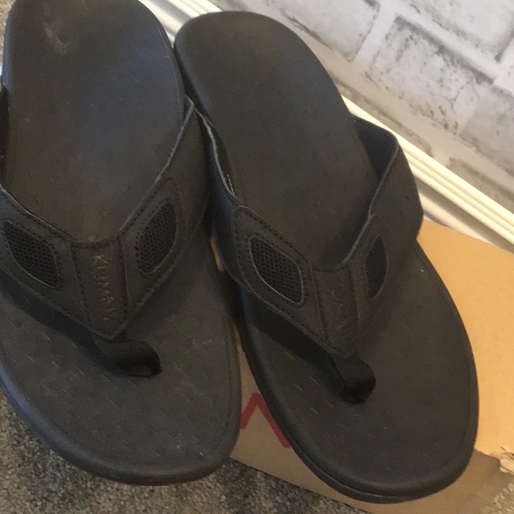 Kumny mens flip flop sandals new in box